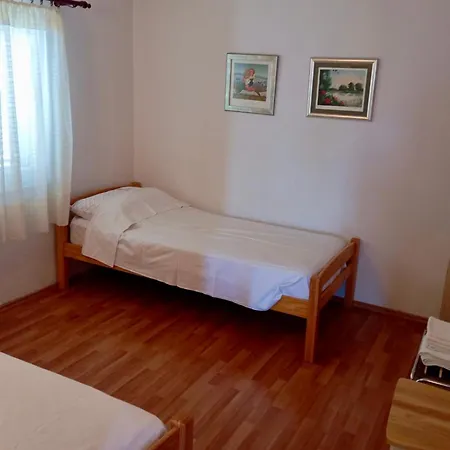 Lada - Stara Draga Rogoznicko *